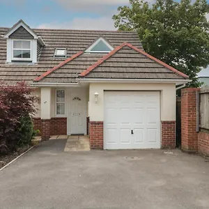  Holiday home 4B Waltham Road